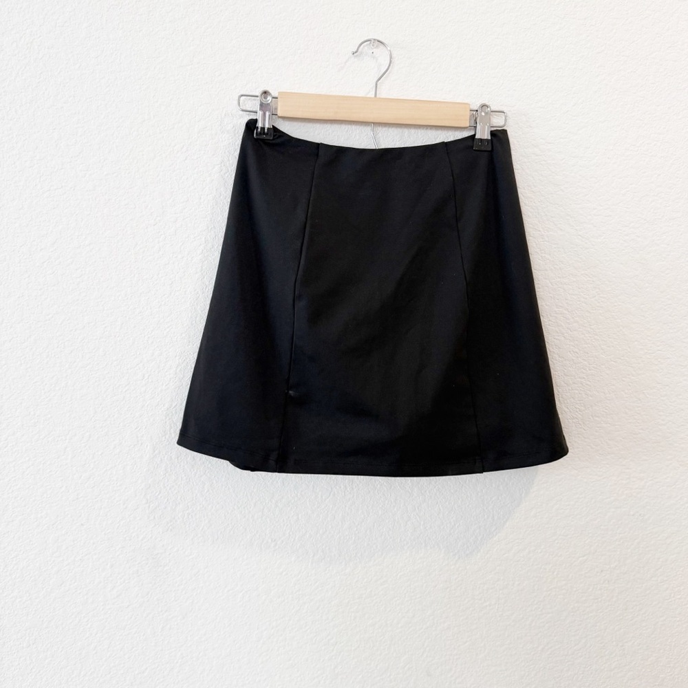 REI - Women’s Black Pull On Skort - Size Small